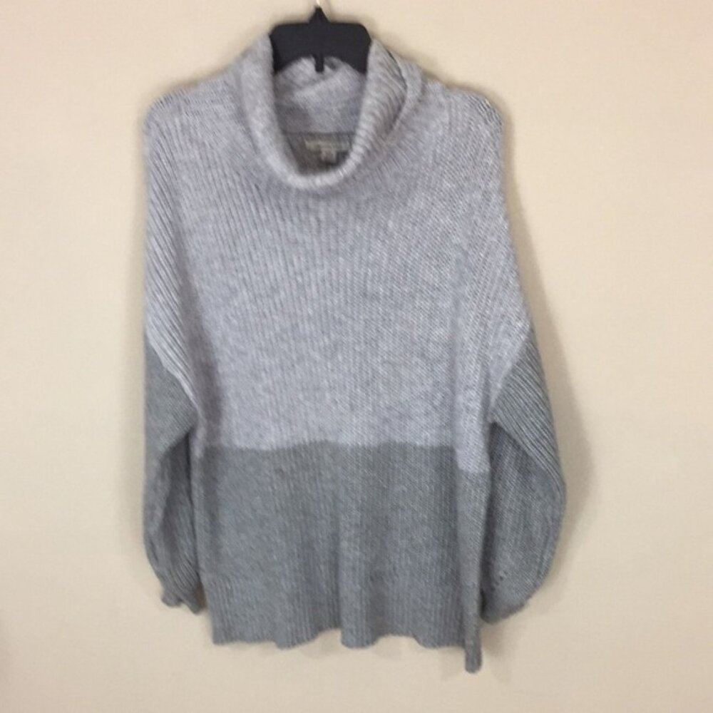 American Eagle Outfitters Gray Ombre Cowk Neck Oversized Sweater Size Medium